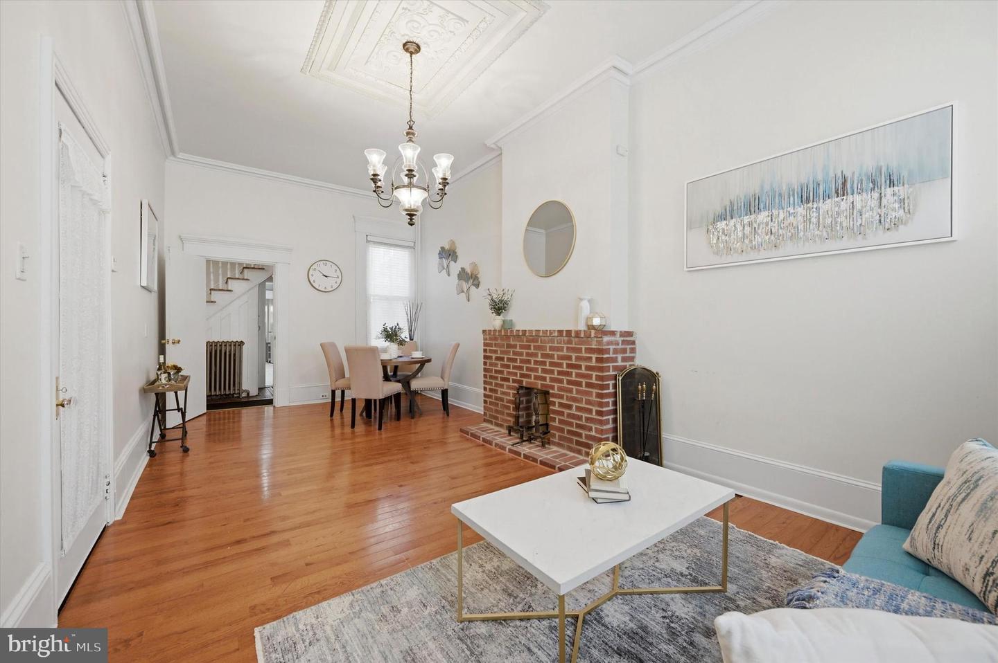 1127 Green St Property Photo 4