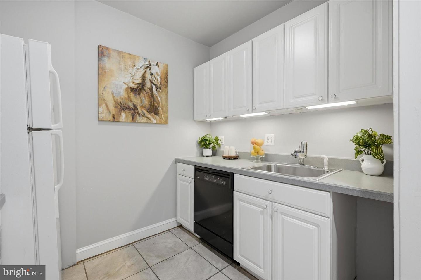 1127 Green St Property Photo 7