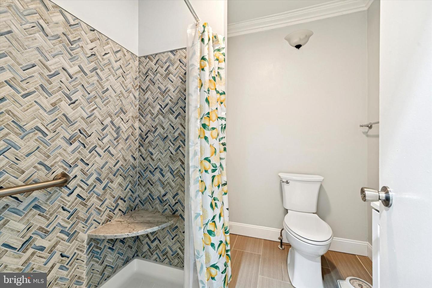1127 Green St Property Photo 17
