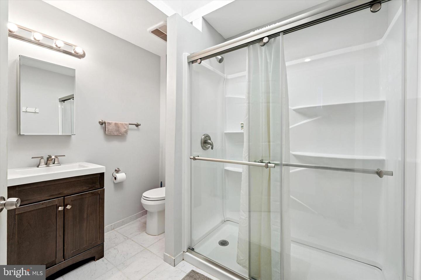 1127 Green St Property Photo 18