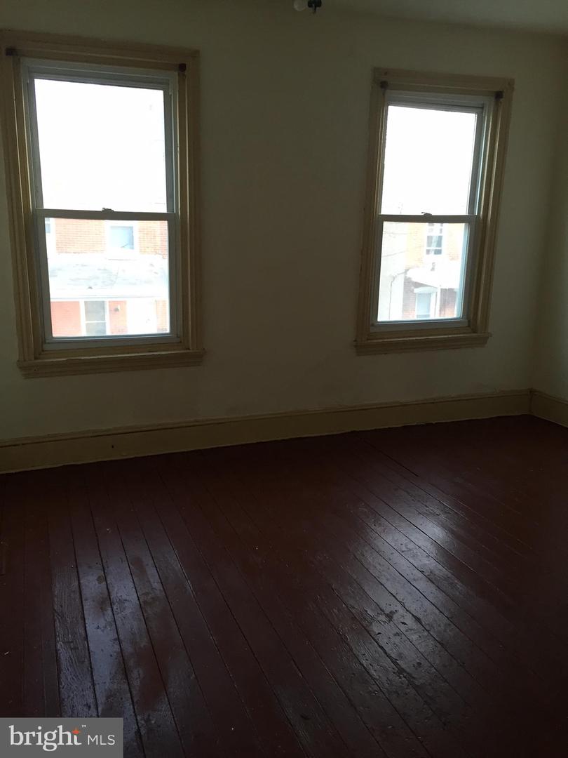 111 E Pastorius St Property Photo 2