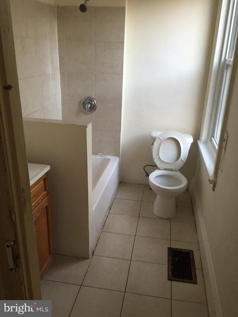 111 E Pastorius St Property Photo 4