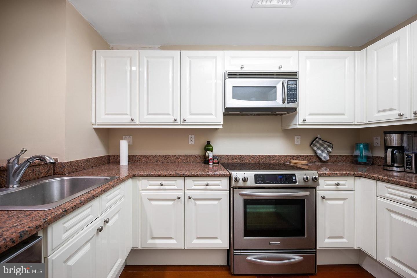 1500 Chestnut St #13e Property Photo 2