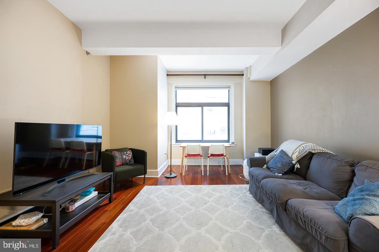 1500 Chestnut St #13e Property Photo 6