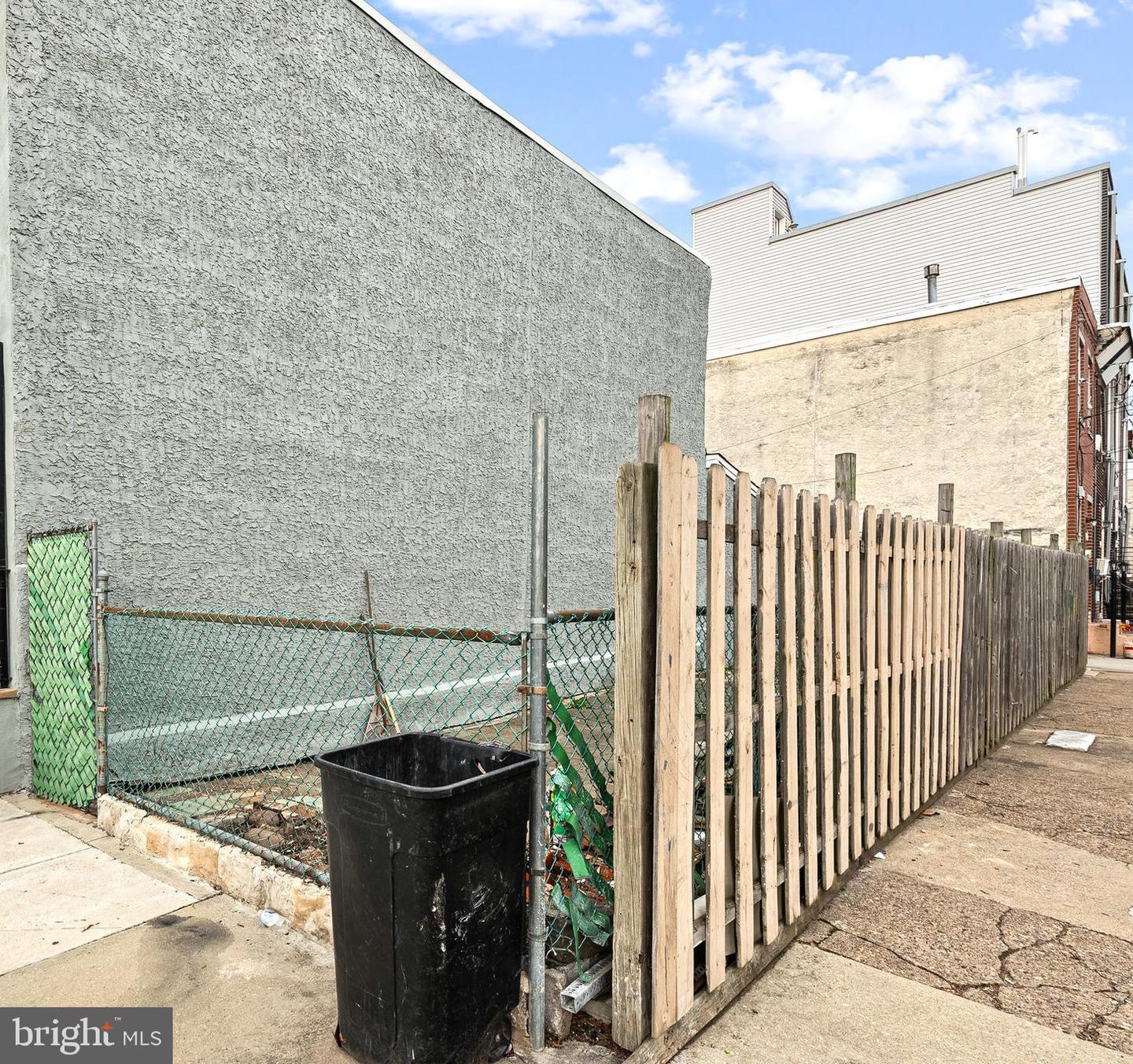 2818 Amber St Property Photo 2
