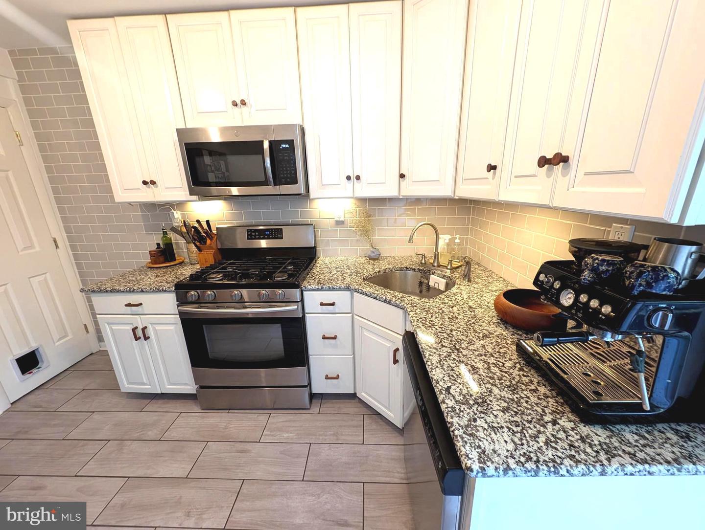 865 N Bambrey St Property Photo 15
