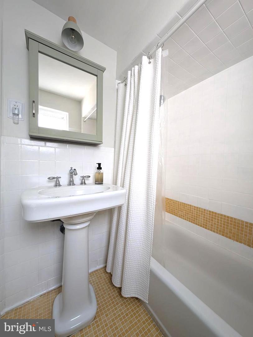 865 N Bambrey St Property Photo 25