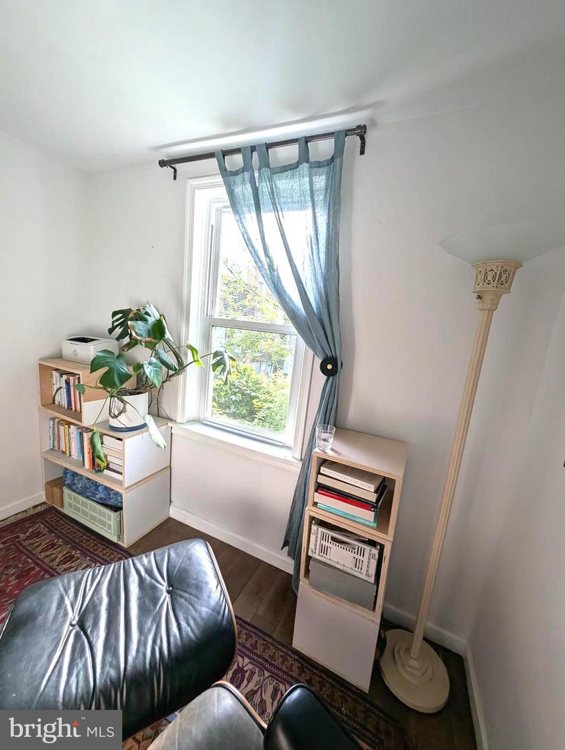 865 N Bambrey St Property Photo 33