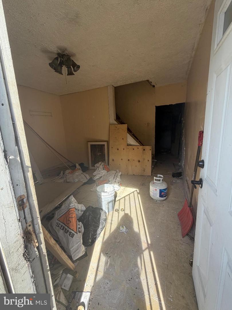 2745 N Hope St Property Photo 2