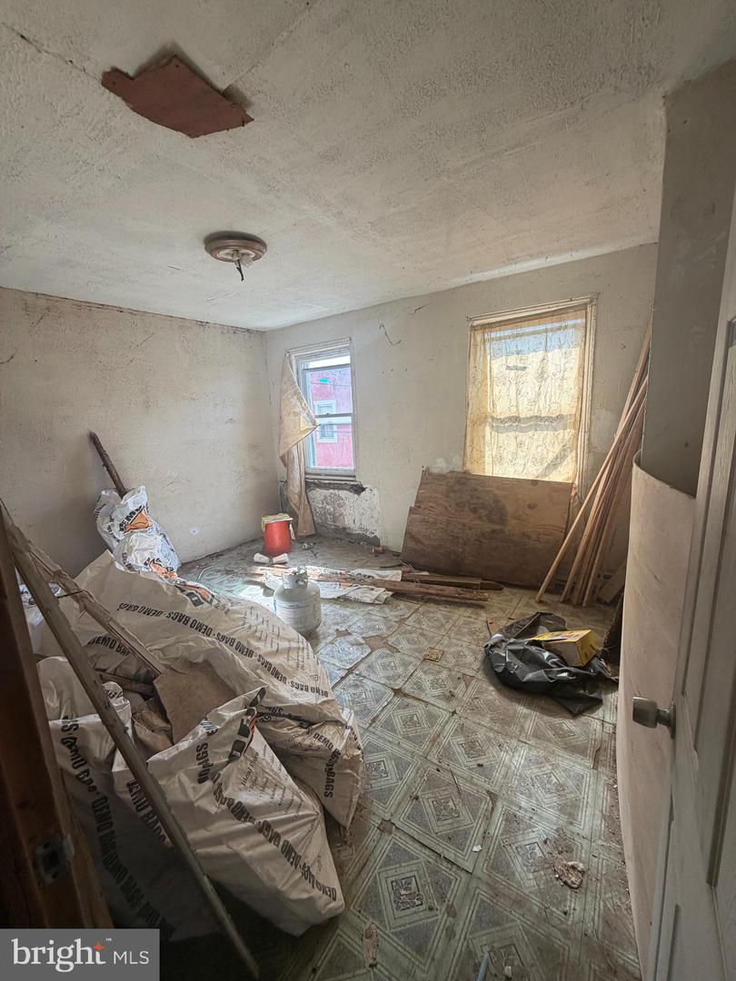 2745 N Hope St Property Photo 6