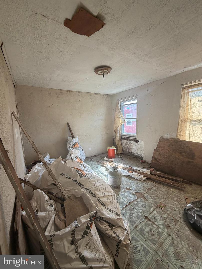 2745 N Hope St Property Photo 7
