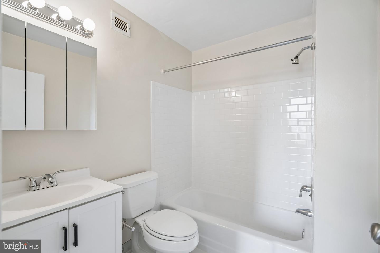 135 S 19th St #1506 Property Photo 9