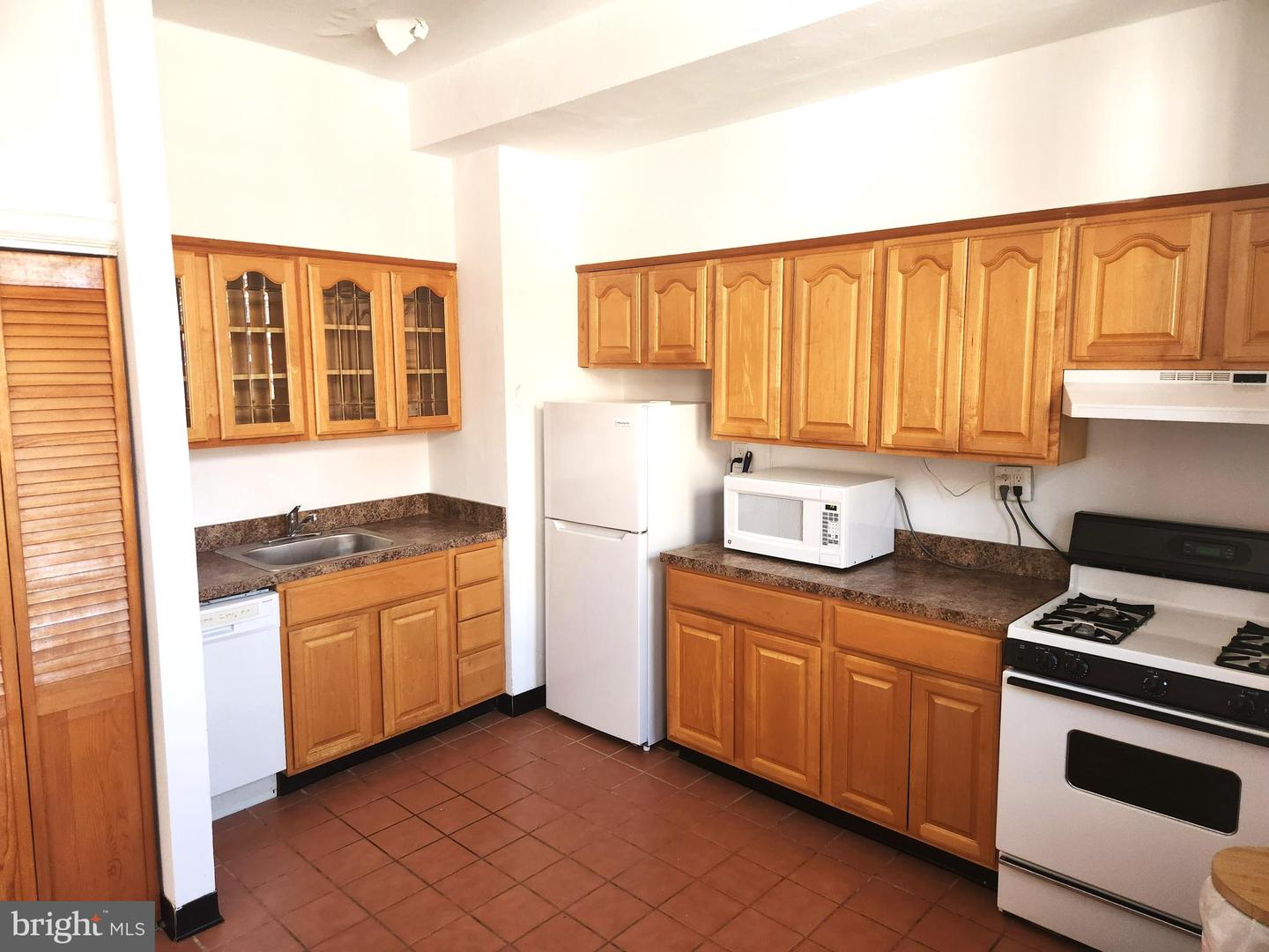 250 S 13th St #6a Property Photo 5