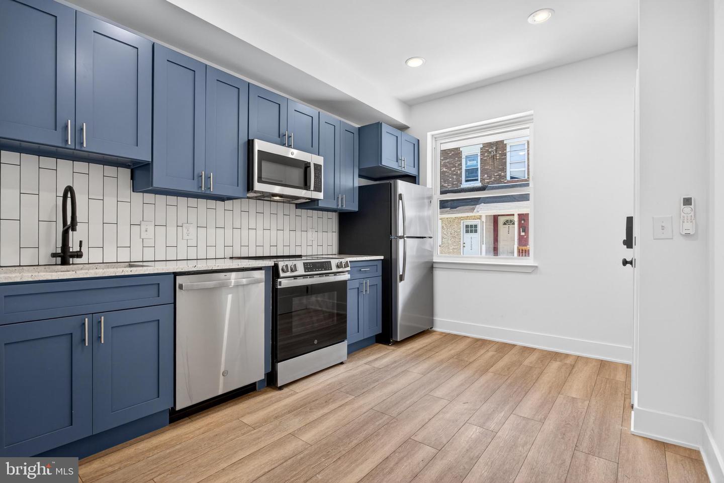 5121 Malcolm St #a Property Photo 2