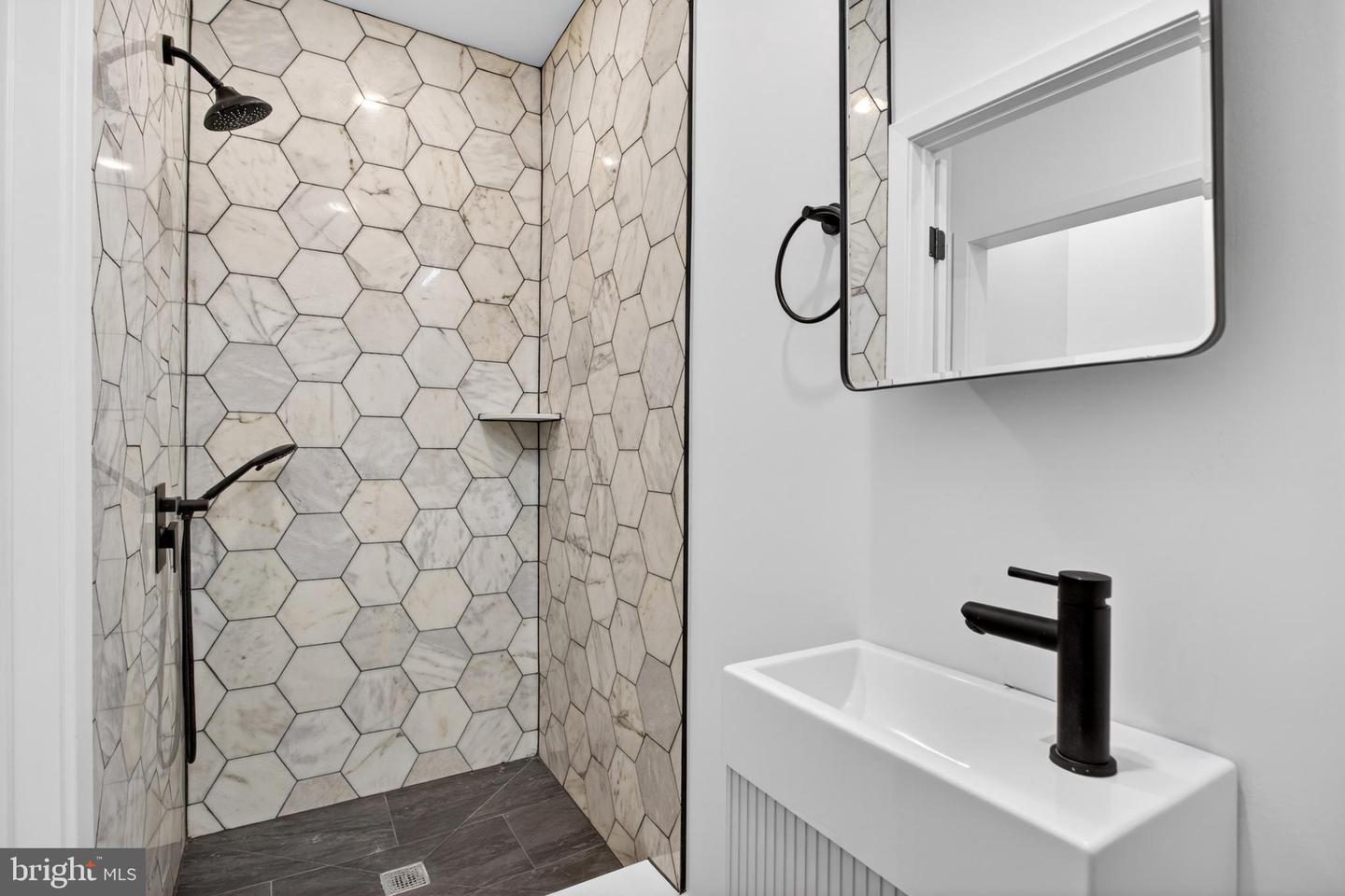 5121 Malcolm St #a Property Photo 4