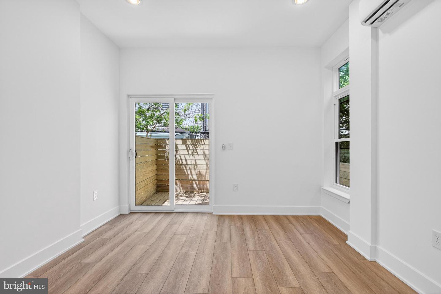 5121 Malcolm St #a Property Photo 5