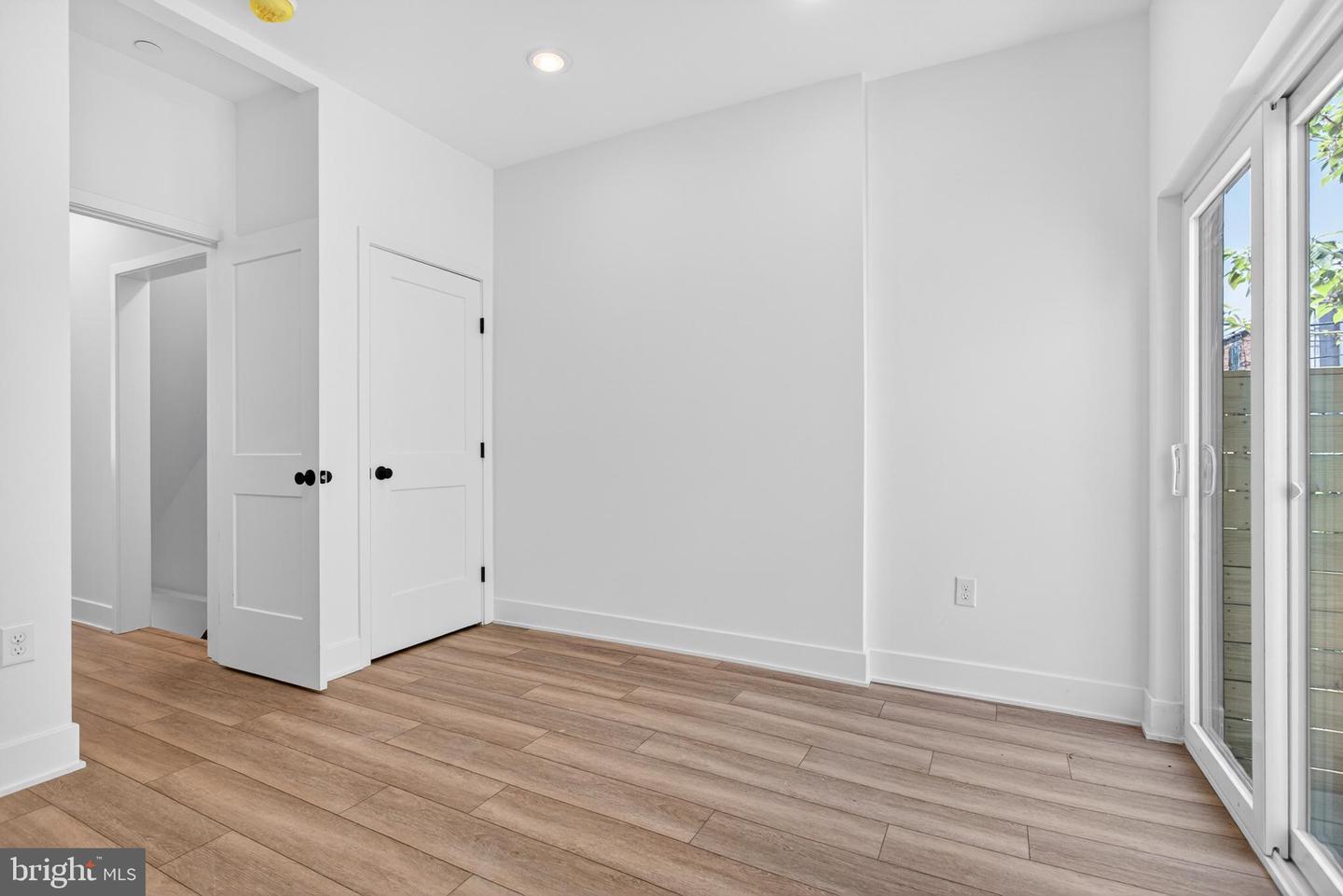 5121 Malcolm St #a Property Photo 6