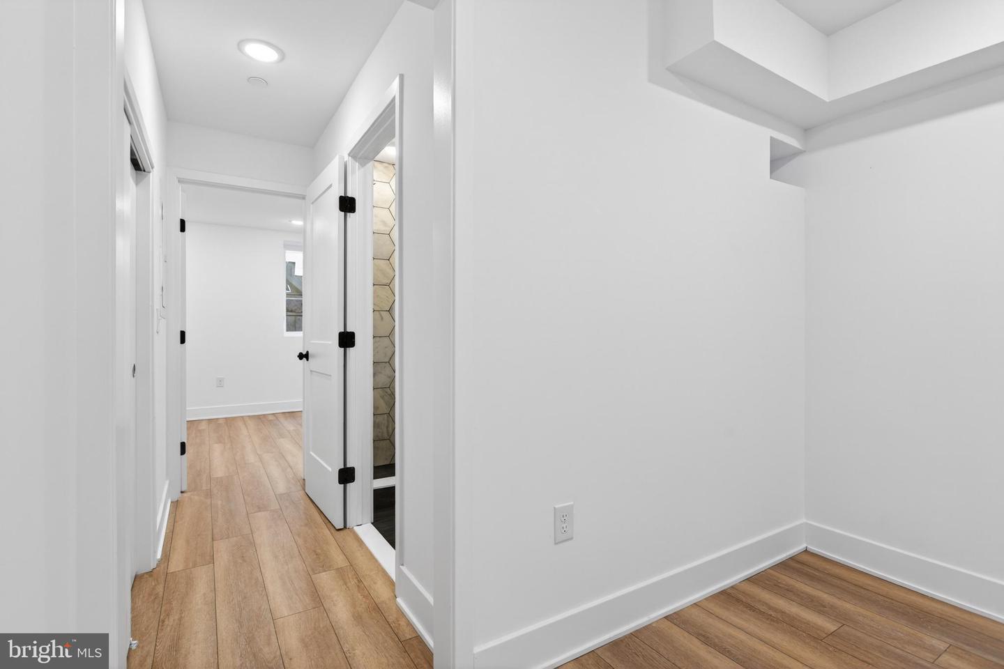 5121 Malcolm St #a Property Photo 9