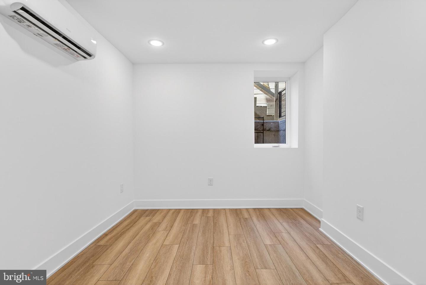 5121 Malcolm St #a Property Photo 11