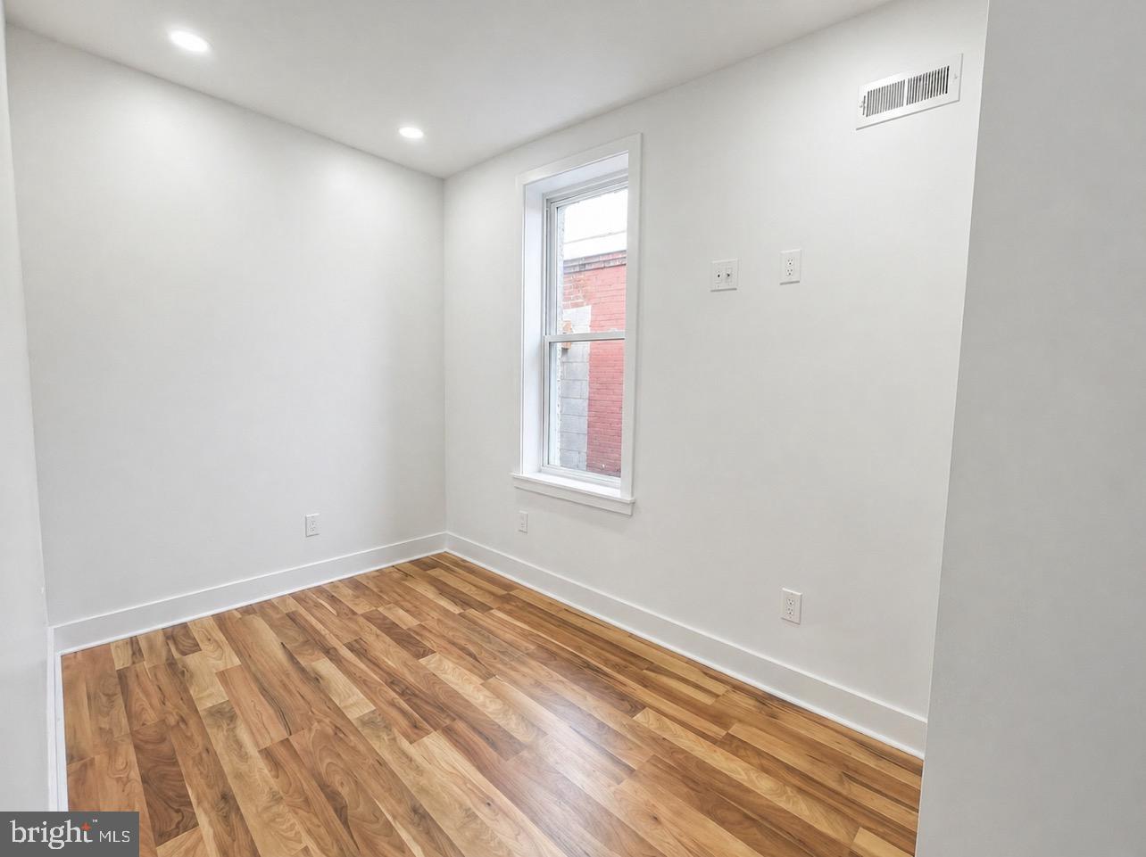 3872 Poplar St Property Photo 13