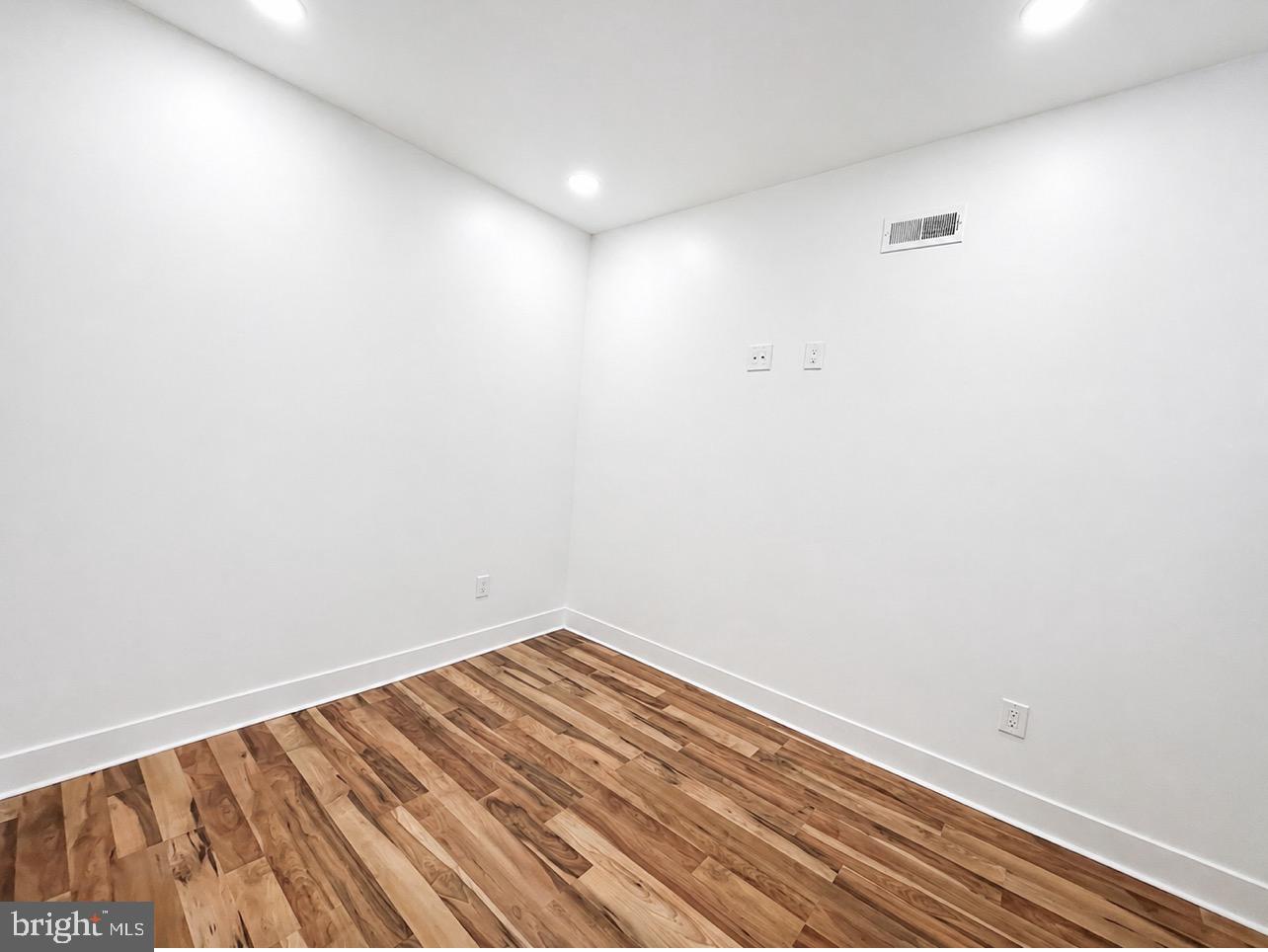 3872 Poplar St Property Photo 16