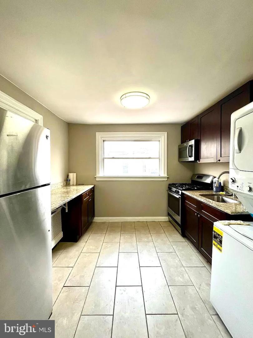 2127 Tasker St #2 Property Photo 5