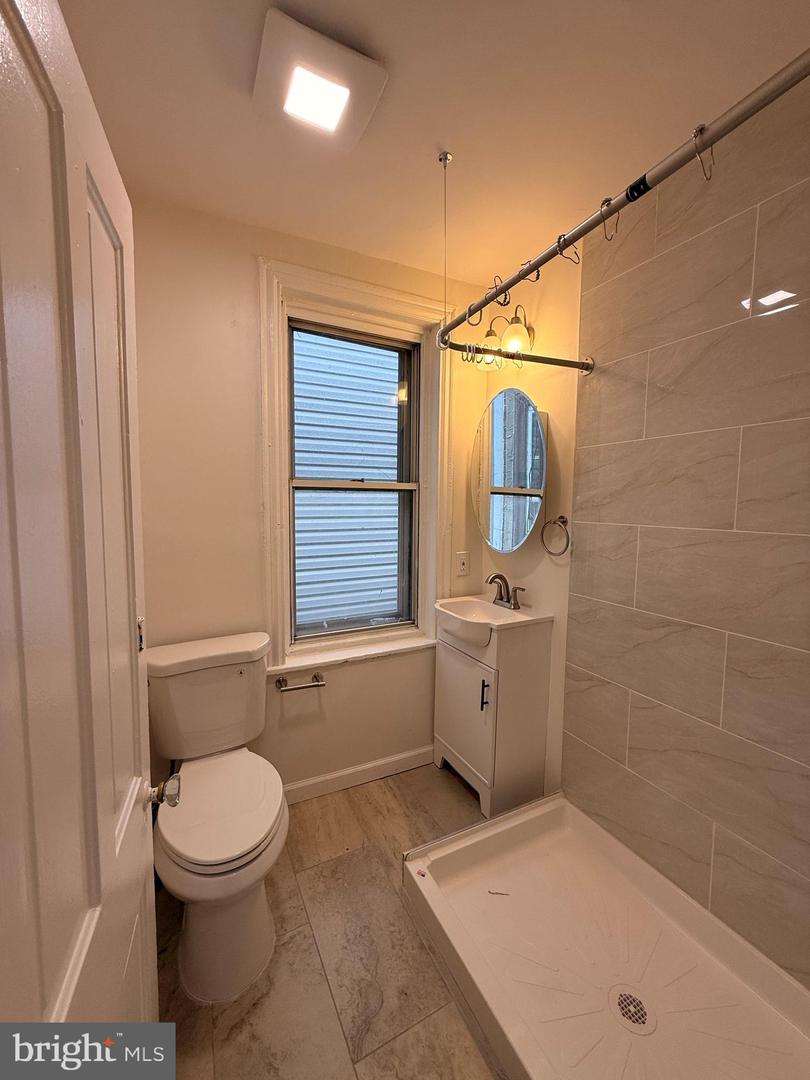 2127 Tasker St #2 Property Photo 6
