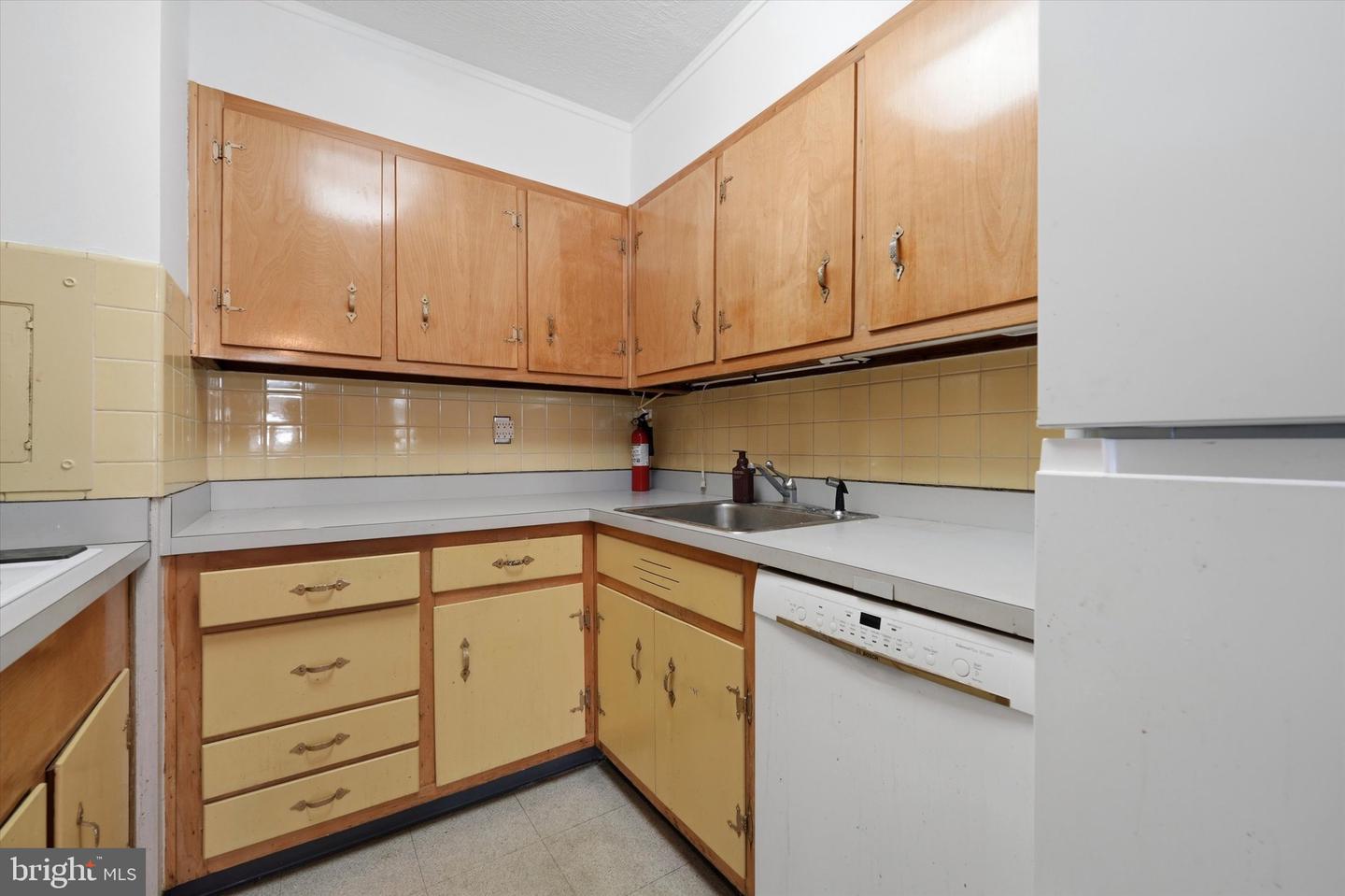 1900 John F Kennedy Blvd #314 Property Photo 18