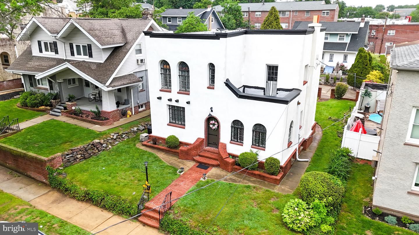 427 HARTEL AVE Property Photo 1