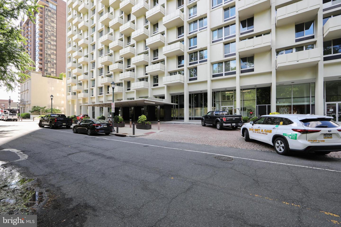 604-36 S Washington Sq #306 Property Photo 5