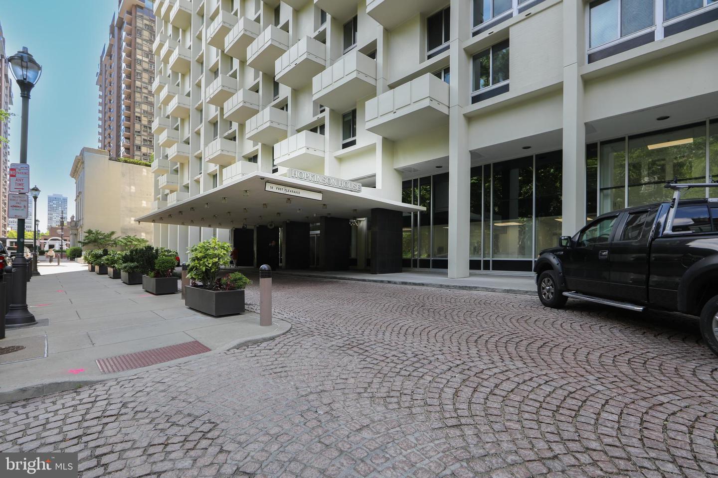 604-36 S Washington Sq #306 Property Photo 6