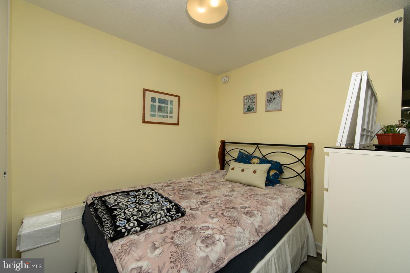 604-36 S Washington Sq #306 Property Photo 19