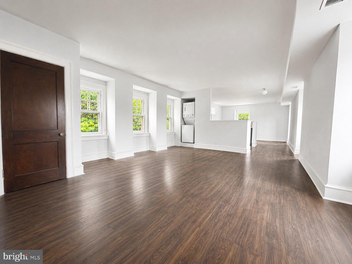 186 W Queen Ln #3rd Floor Property Photo 2