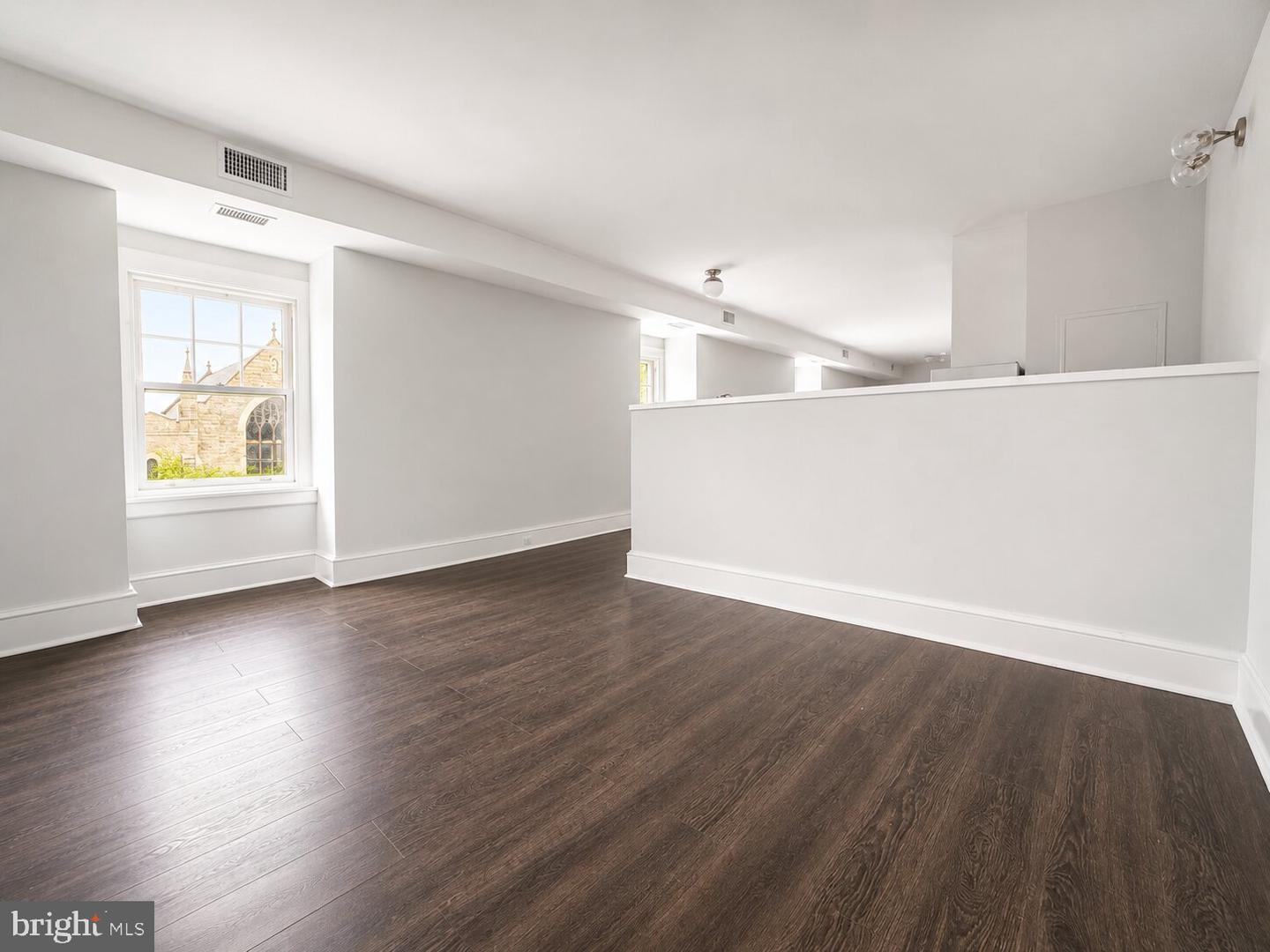 186 W Queen Ln #3rd Floor Property Photo 4