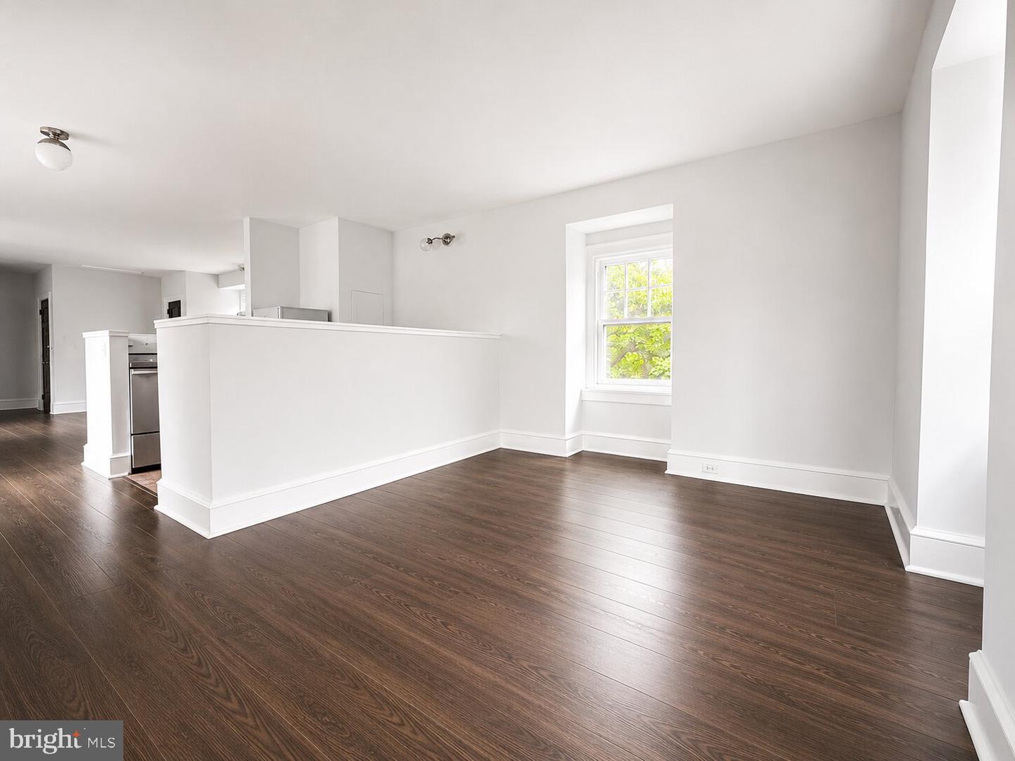 186 W Queen Ln #3rd Floor Property Photo 5