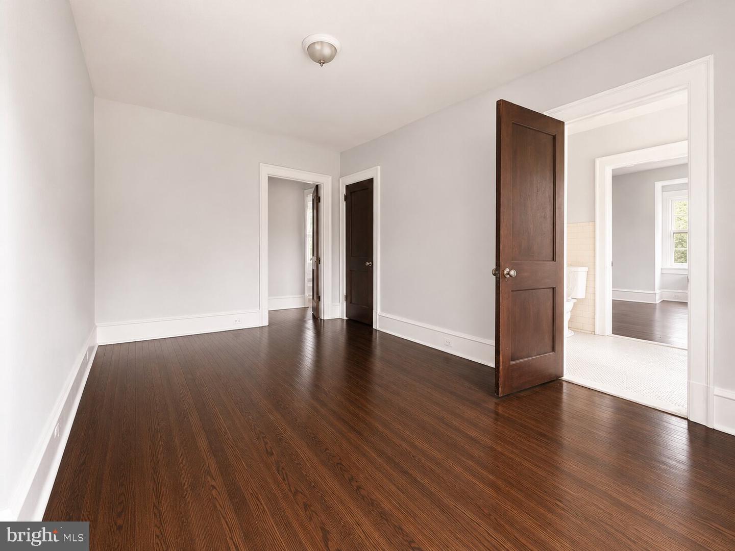 186 W Queen Ln #3rd Floor Property Photo 11