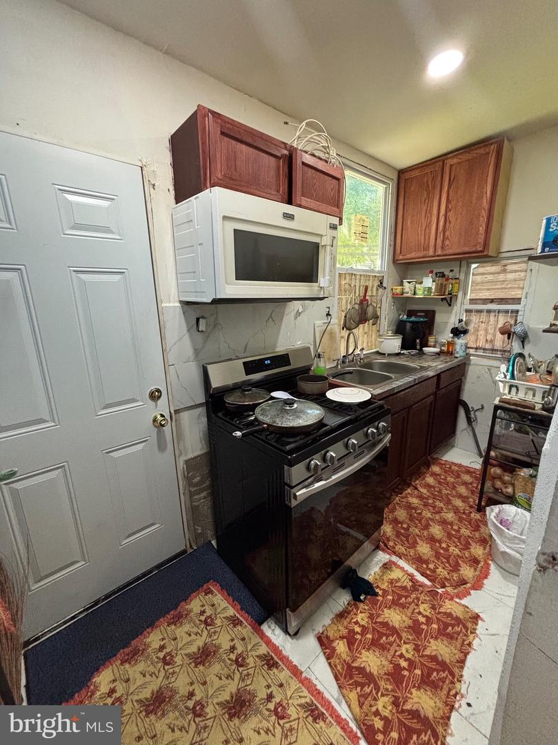 24 N Farson St Property Photo 6