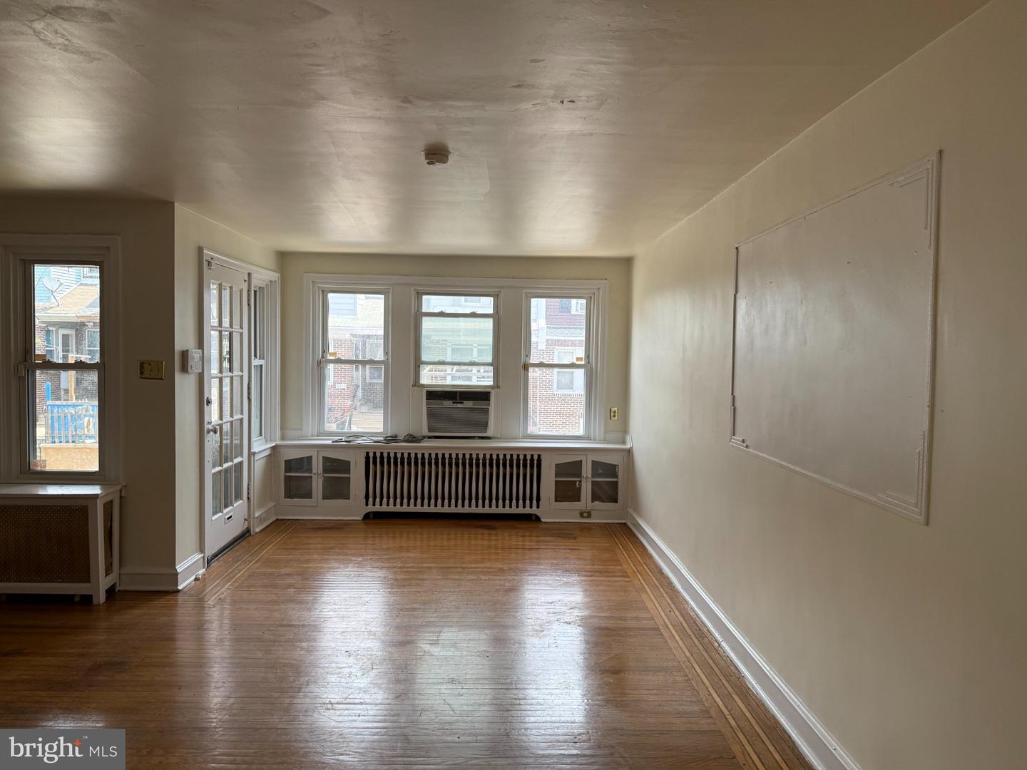 4218 Loring St Property Photo 2