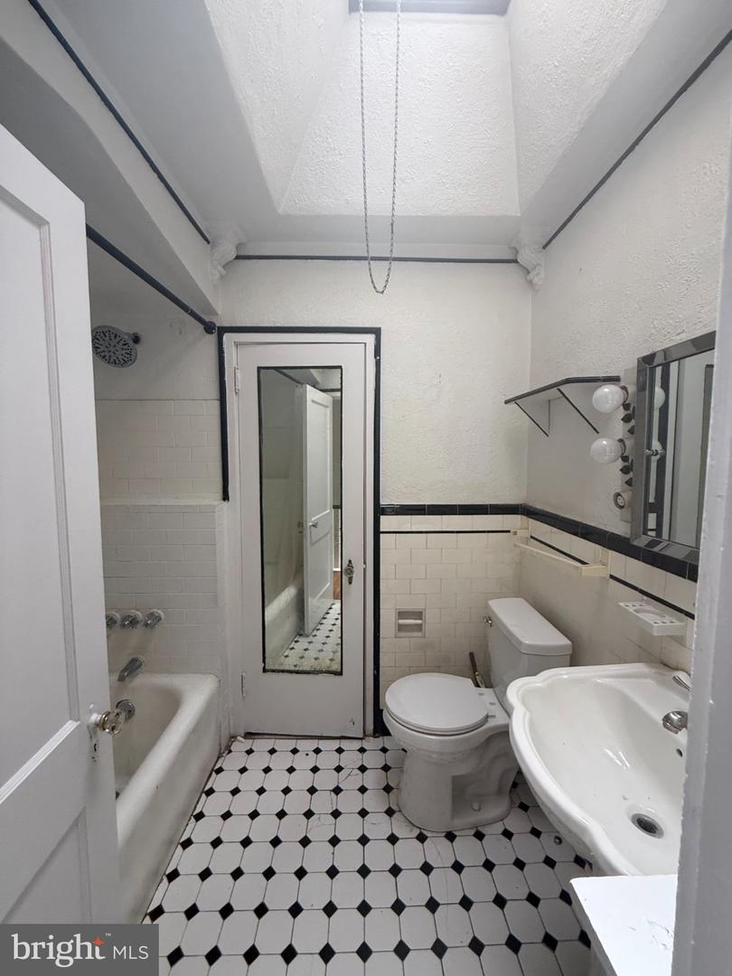 4218 Loring St Property Photo 9