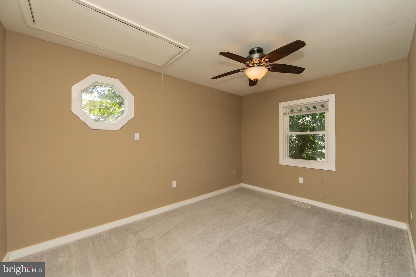 335 Cinnaminson St Property Photo 32