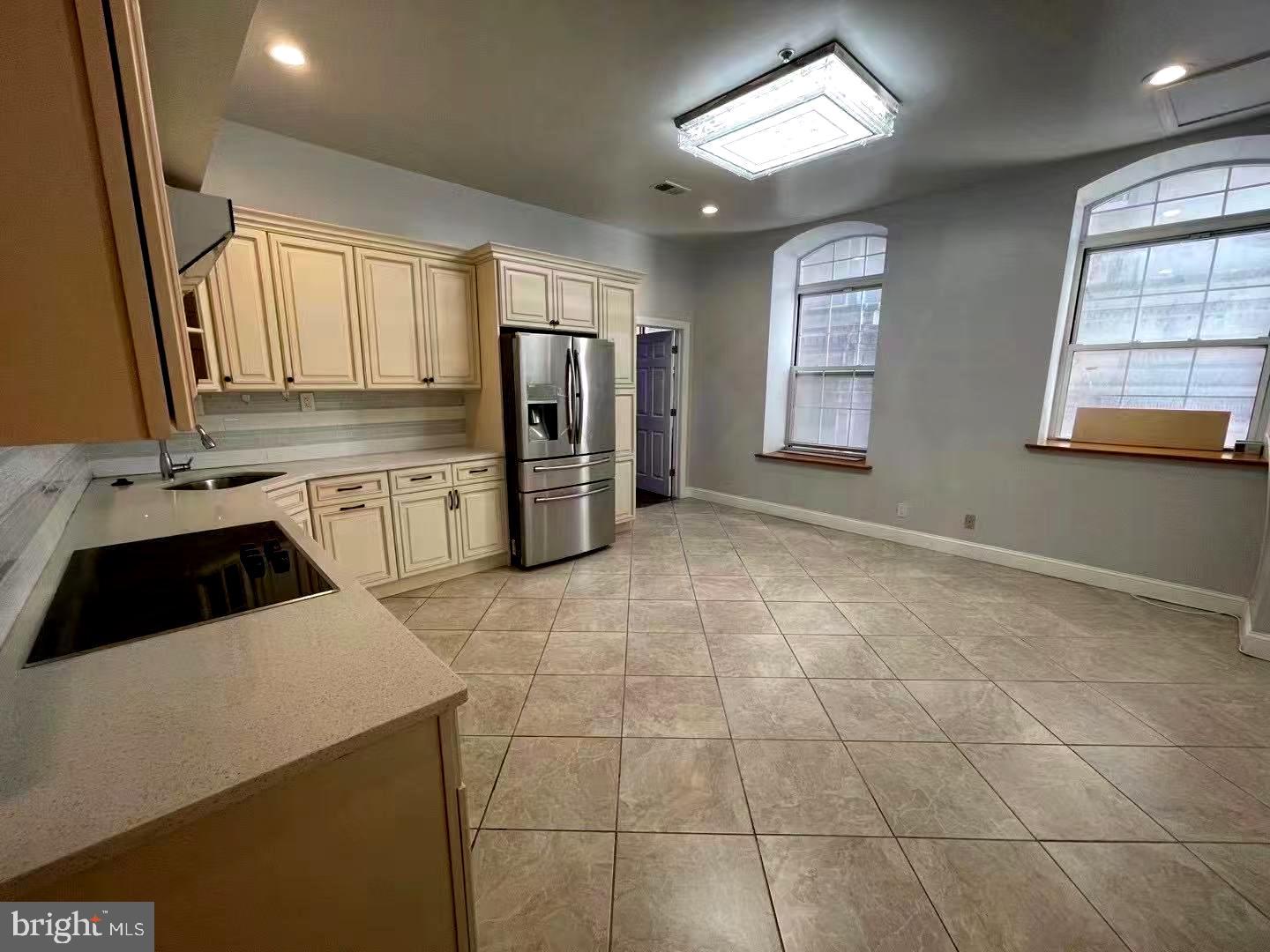 926-28 Race St #4c Property Photo 2
