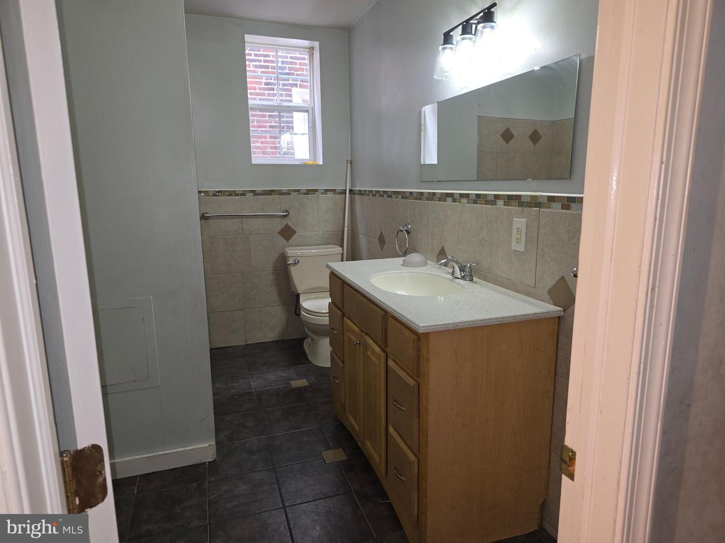 706 S 52nd St Property Photo 5