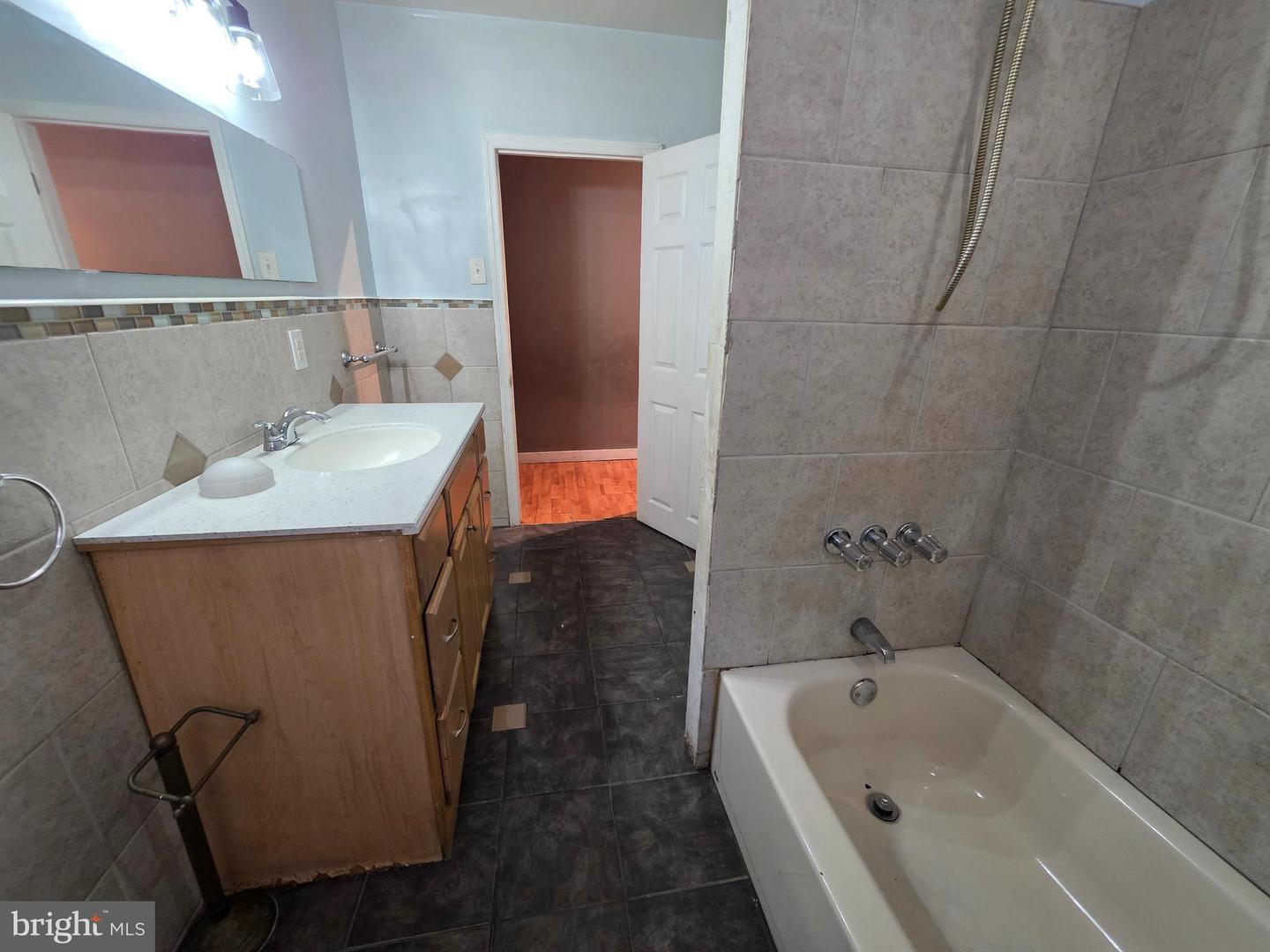 706 S 52nd St Property Photo 6