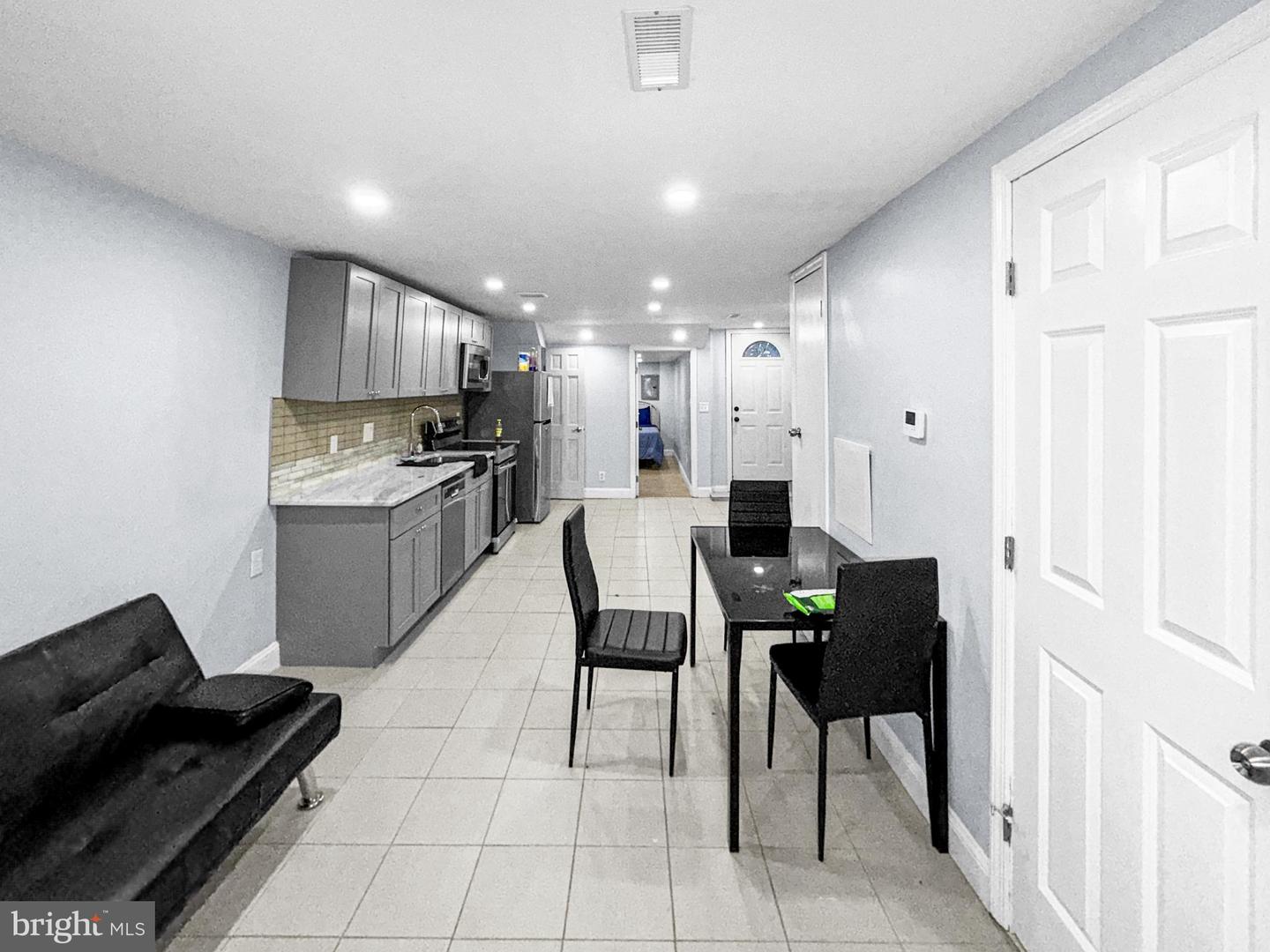 4644 G St #g Property Photo 2