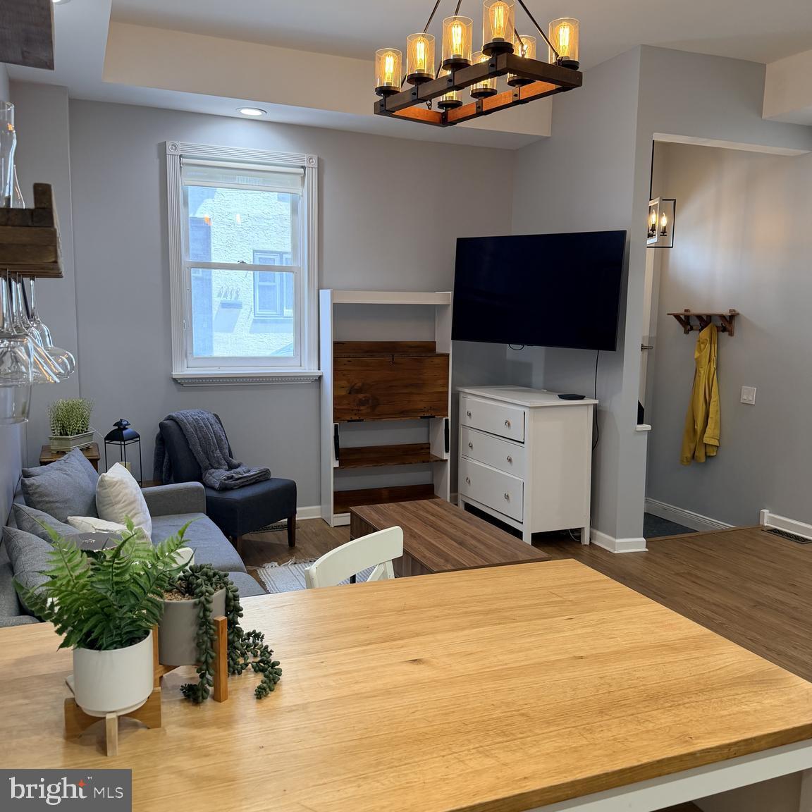 4406 Baker St Property Photo 6