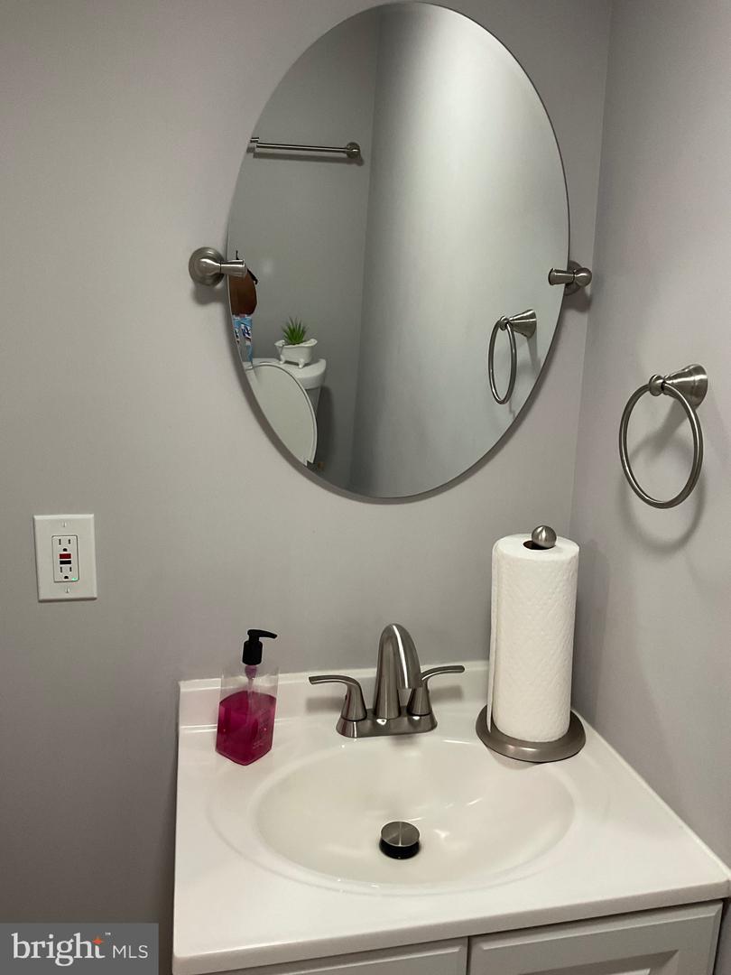 7530 Gilbert St Property Photo 24