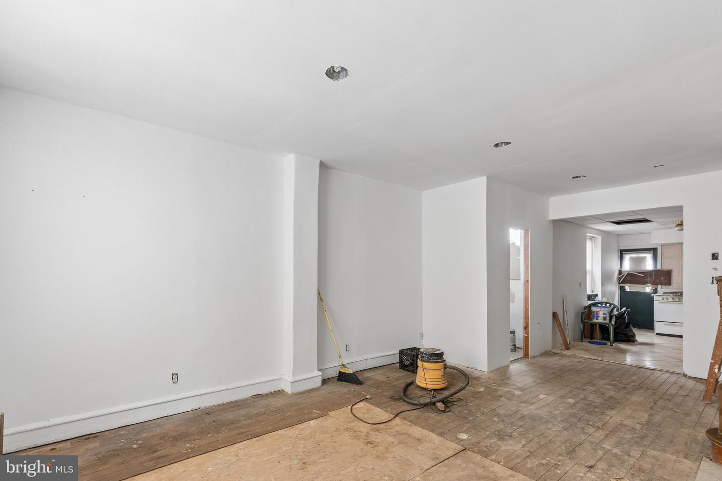 1932 S Bouvier St Property Photo 2