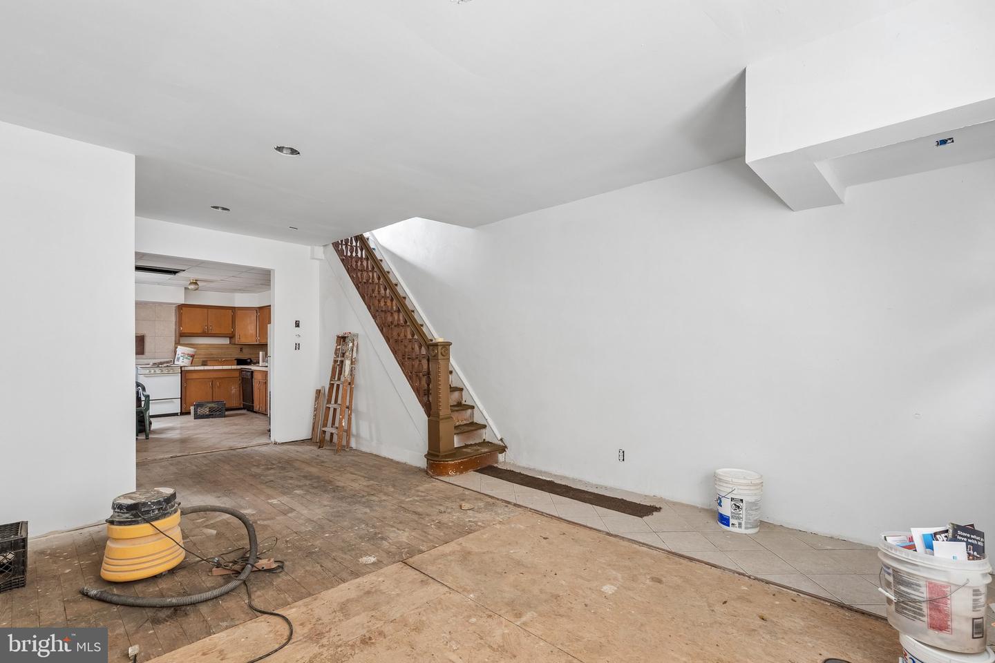 1932 S Bouvier St Property Photo 3