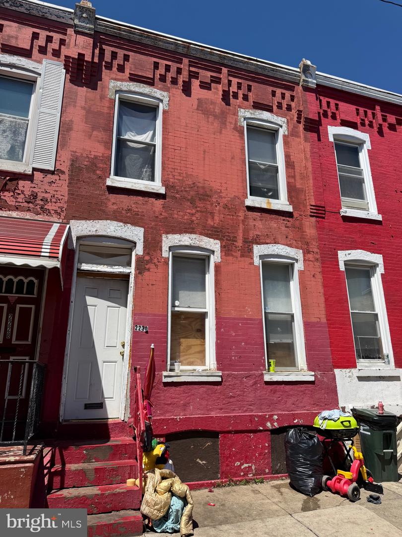 2230 N CLEVELAND ST Property Photo 1
