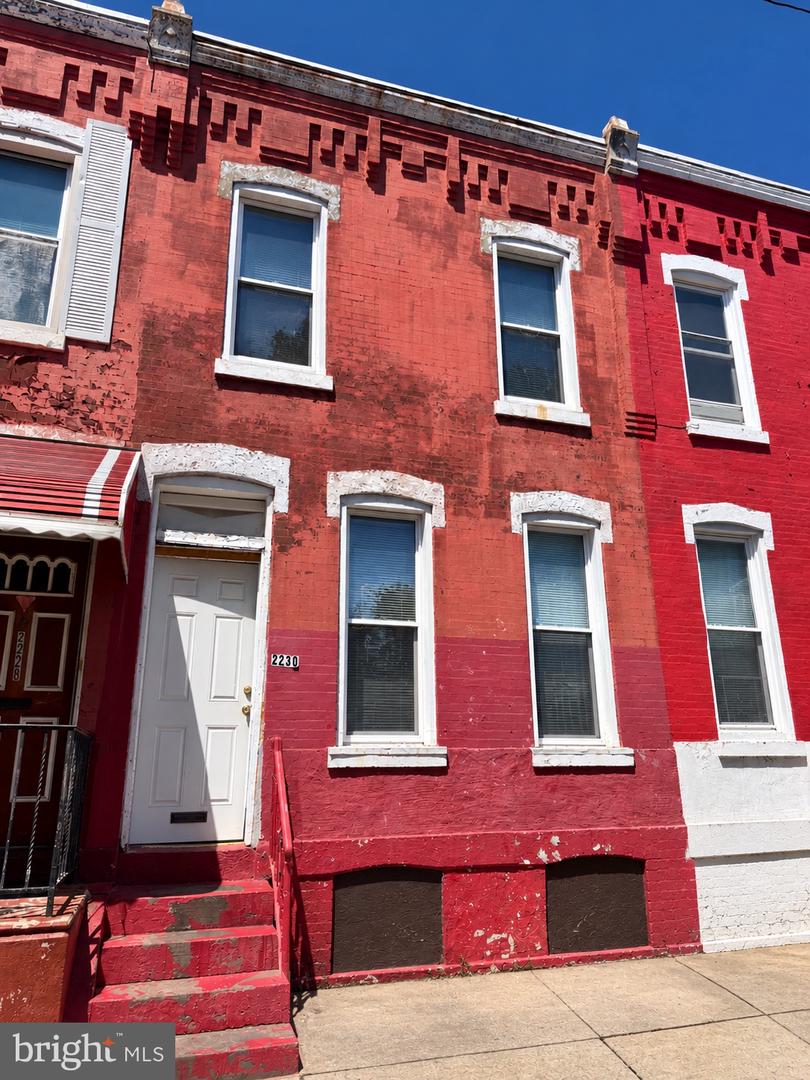 2230 N CLEVELAND ST Property Photo 1